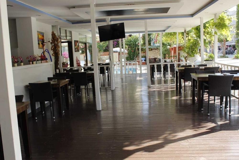 Moonlight Hotel 阿拉尼亚 外观 照片